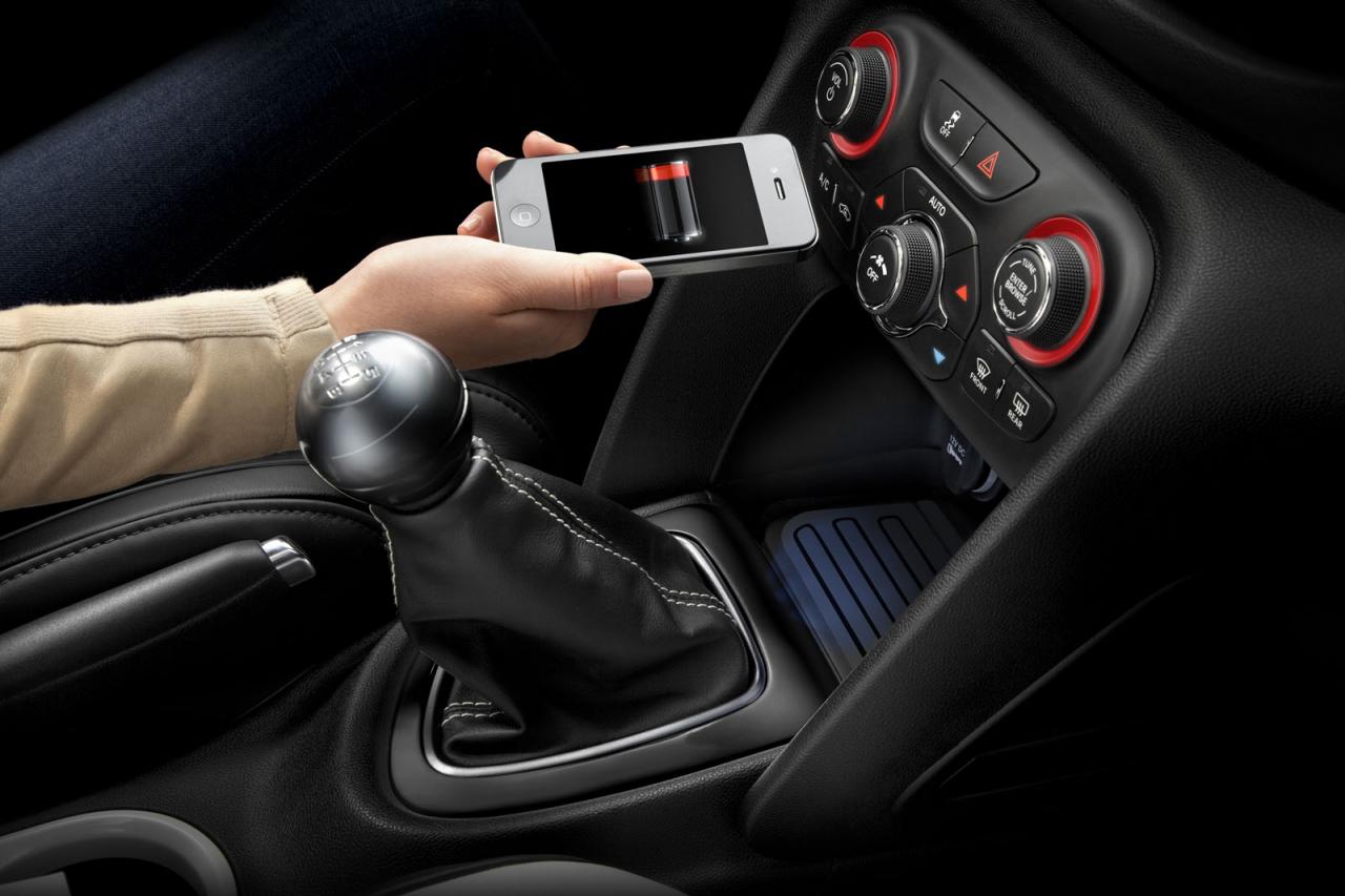 Можно ли заряжать iPhone в автомобиле?